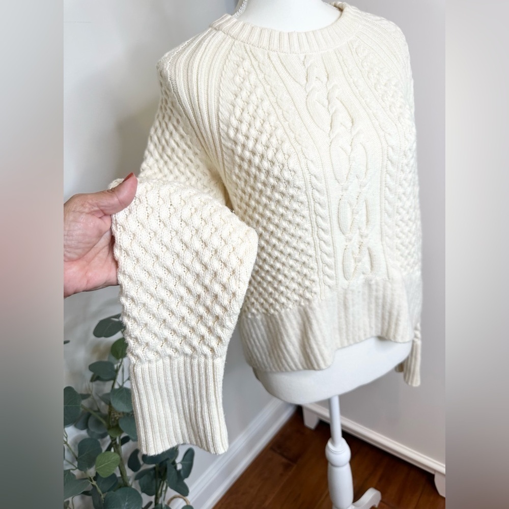 Banana Republic Women’s Cable Knit Sweater in Caribbean Sand Size Medium - Picture 3 of 10